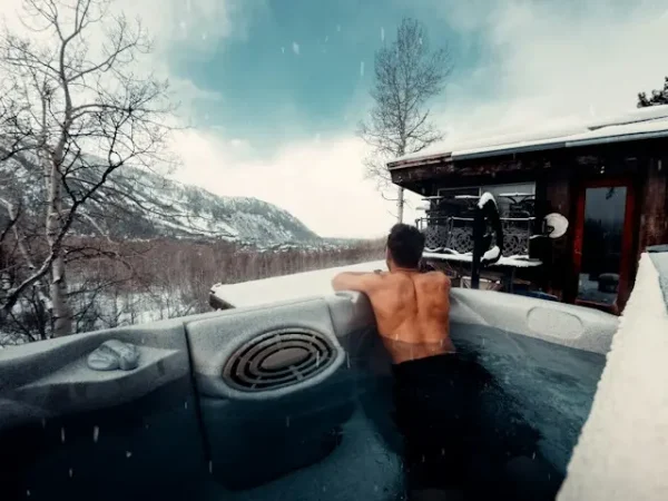 do hot tubs lose water in winter