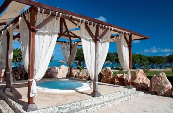 Hot tub tropical