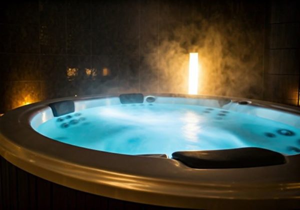 how long should you stay in hot tub